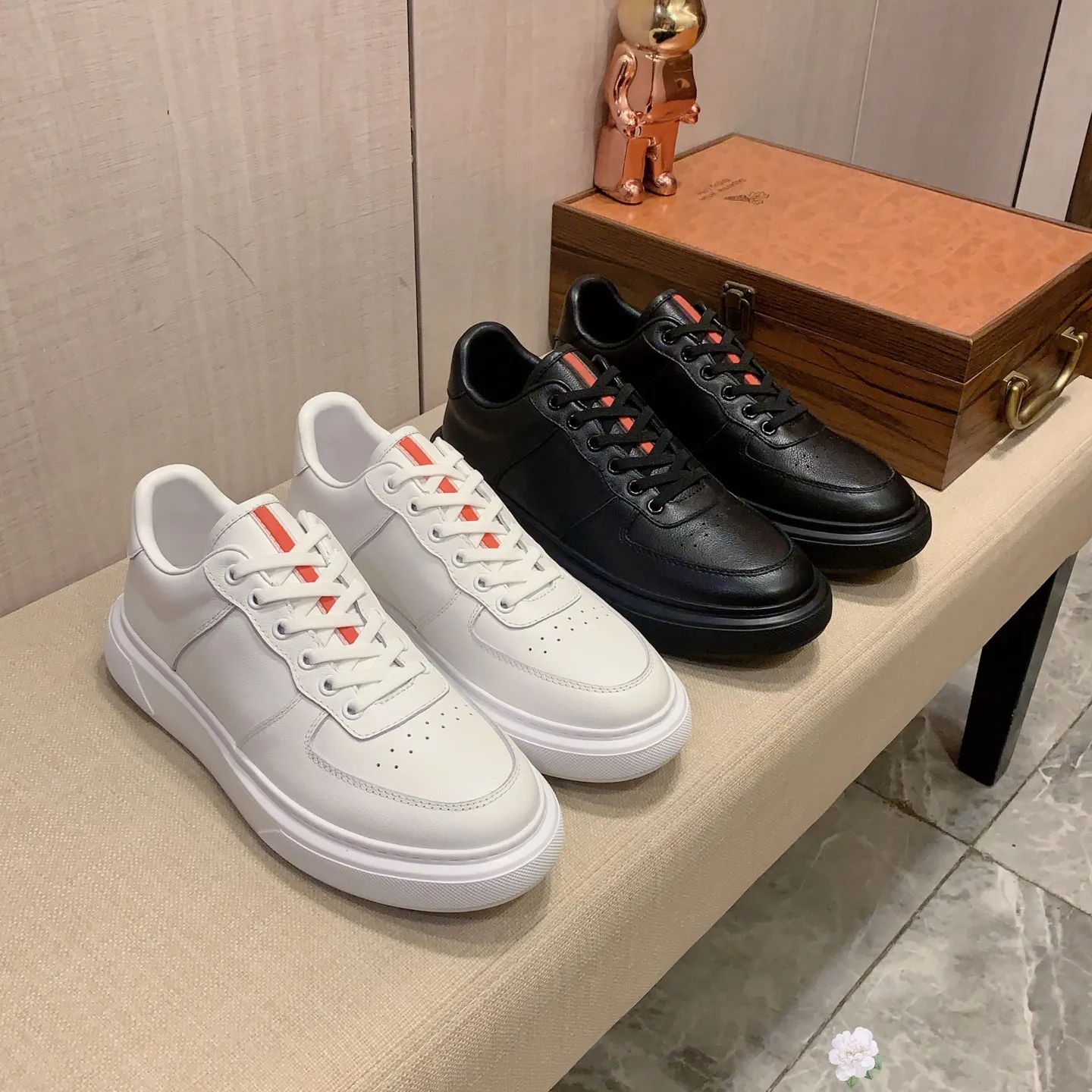 Men's men's shoes💰460💰💰🎩🎩[Lightning][Lightning] "PRADA*" The latest and most popular casual shoes, top brand [seduce] luxury ~ purchasing agency, top ~ quality. [Strong] The upper is made of imported breathable cowhide with material ➕ breathable sheepskin feet (•) and fine workmanship. The original stylish and stylish soft rubber wear-resistant and non-slip outsole is light and comfortable on the feet. The real thing looks better when photographed in person. 0128: Size: 38-44, 45 sizes can be customized, black, white